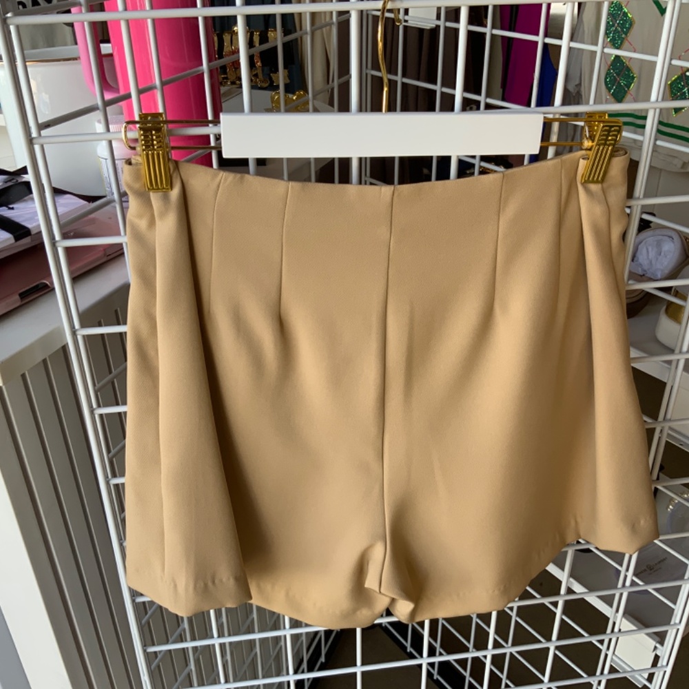 Basic Pleated Short - Picture 2 of 2